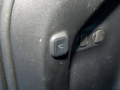 Used 2019 Jeep Cherokee Latitude Plus w/ Comfort/Convenience Group image 6