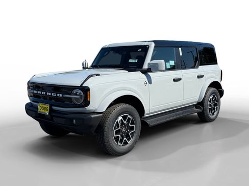 New 2026 Ford Bronco Outer Banks AWD/4WD image 1