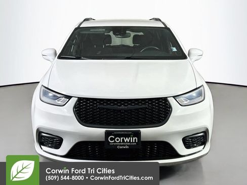 Used 2021 Chrysler Pacifica Touring w/ S Appearance Package FWD image 4