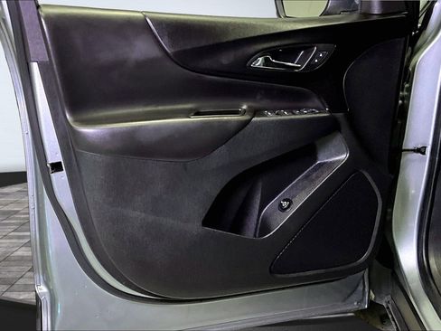 Used 2024 Chevrolet Equinox LT image 19