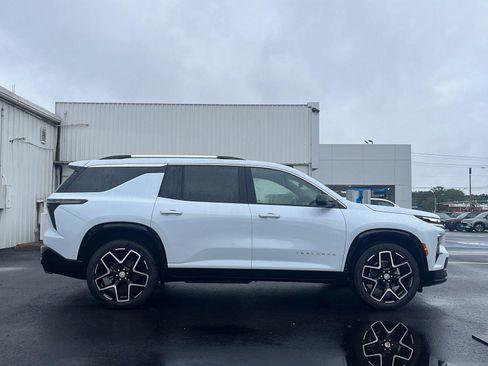 New 2026 Chevrolet Traverse High Country w/ LPO, Floor Liner Package FWD image 6