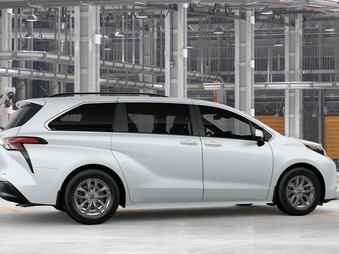 New 2026 Toyota Sienna XLE AWD/4WD image 11