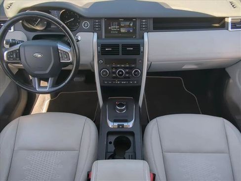 Used 2018 Land Rover Discovery Sport SE AWD/4WD image 17