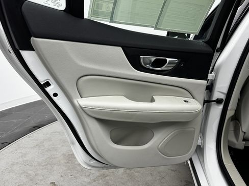 Used 2023 Volvo S60 T8 Plus image 26