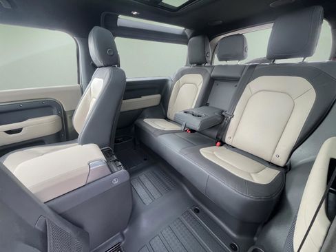 Used 2023 Land Rover Defender 90 X-Dynamic SE image 29