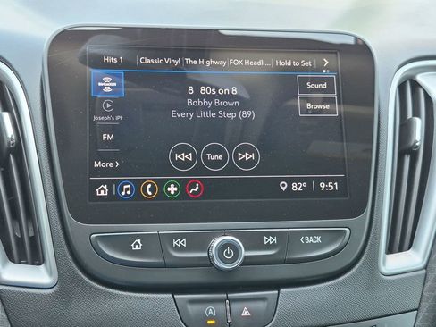 Used 2022 Chevrolet Malibu LT FWD image 16