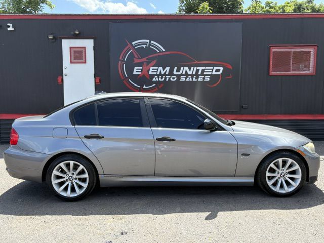 Used 2009 BMW 328i xDrive Sedan AWD/4WD image 5