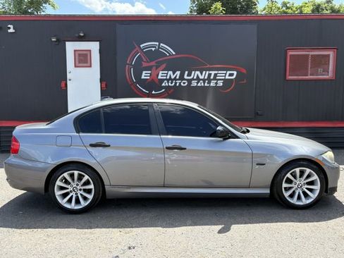 Used 2009 BMW 328i xDrive Sedan AWD/4WD image 5