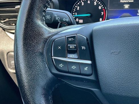 Used 2020 Ford Explorer XLT image 11