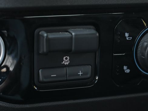 Used 2025 Chevrolet Silverado 1500 LT image 30