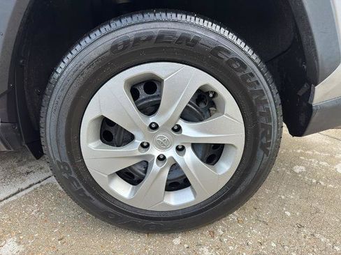 Used 2021 Toyota RAV4 LE w/ Carpet Mat Package (TMS) AWD/4WD image 3