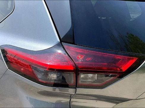 Used 2024 Nissan Rogue S AWD/4WD image 29
