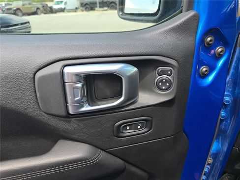 Used 2021 Jeep Wrangler Unlimited Sahara AWD/4WD image 19