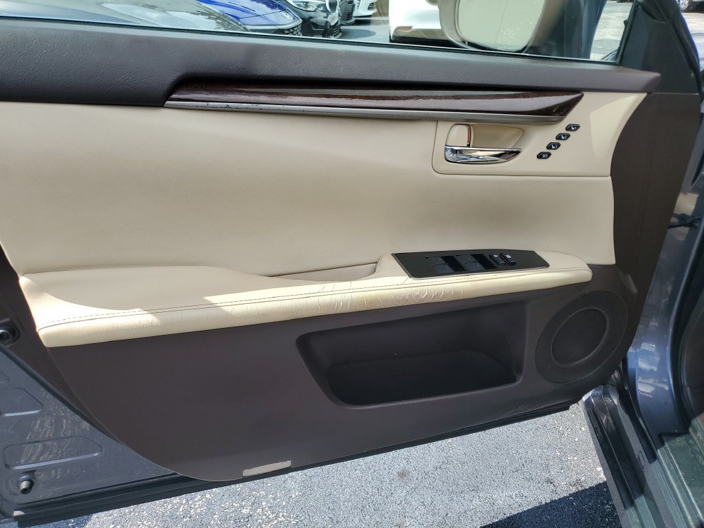Used 2017 Lexus ES 350 w/ Luxury Package FWD image 18