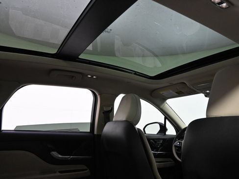 New 2026 Lincoln Corsair Premiere image 17