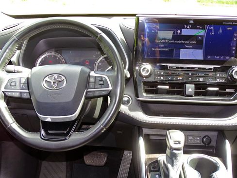 Used 2022 Toyota Highlander Platinum AWD/4WD image 25