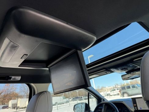 Used 2025 Toyota Sienna Platinum image 13