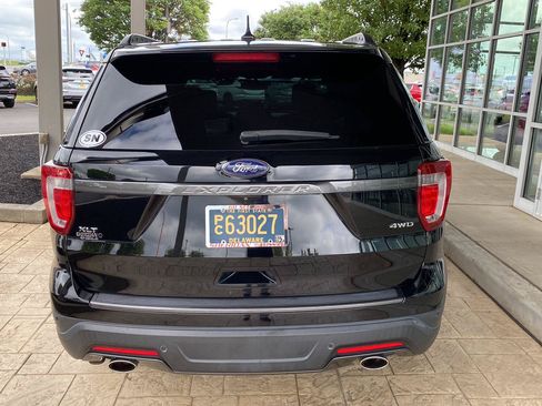 Used 2018 Ford Explorer XLT w/ Equipment Group 202A AWD/4WD image 6
