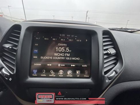 Used 2017 Jeep Cherokee Latitude w/ Comfort & Sound Group image 13