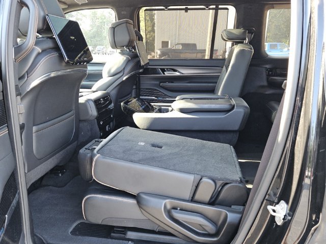 Used 2023 Jeep Grand Wagoneer Series III w/ Rear Seat Video Group 1 AWD/4WD image 11
