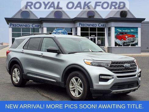 Used 2024 Ford Explorer XLT w/ Equipment Group 202A AWD/4WD image 1