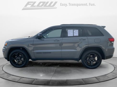Used 2020 Jeep Grand Cherokee Laredo image 5