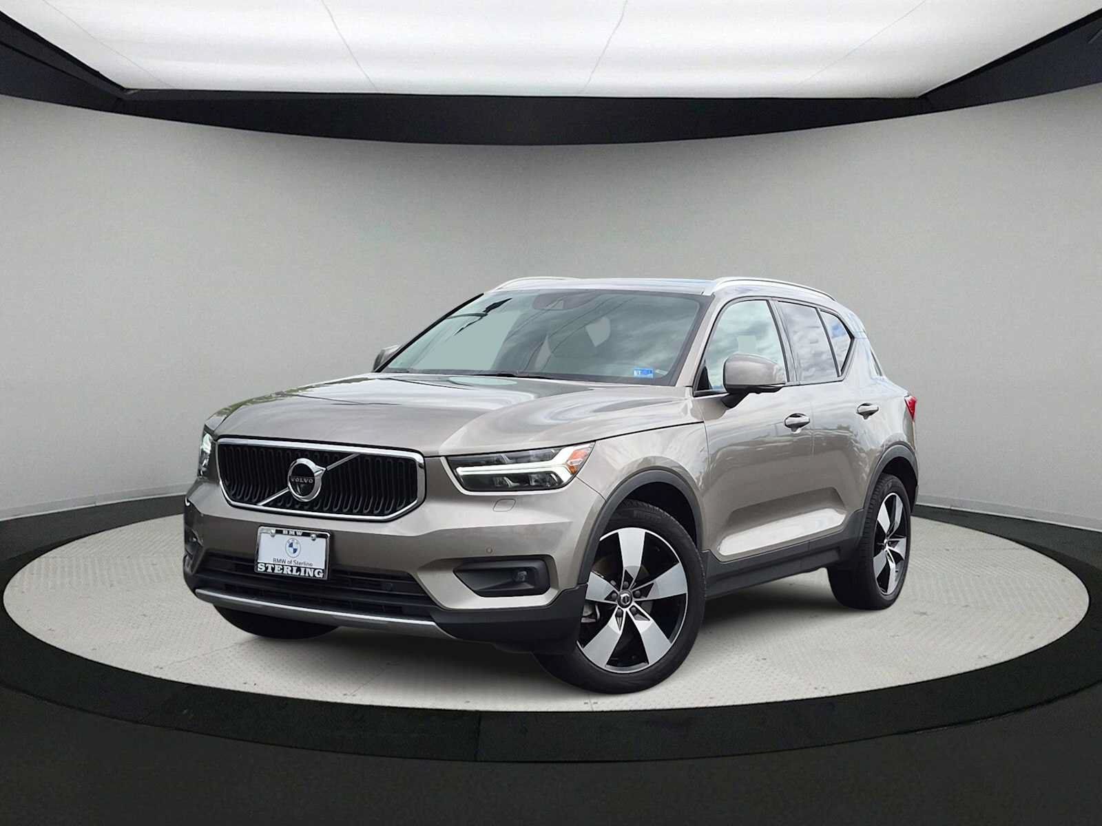 Used 2022 Volvo XC40 T5 Momentum w/ Premium Package AWD/4WD image 1