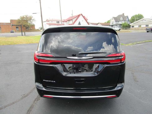 New 2026 Chrysler Pacifica Select FWD image 5