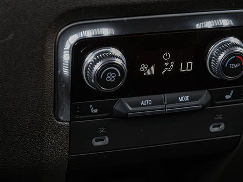 Used 2021 GMC Yukon SLT w/ SLT Luxury Plus Package RWD image 52