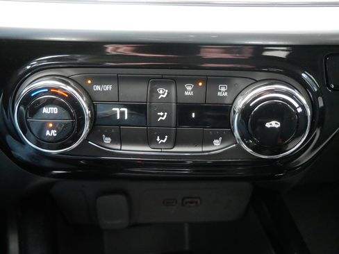 Certified 2025 Chevrolet Trax LT w/ LT Convenience Package image 15