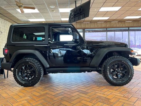Used 2022 Jeep Wrangler Sport image 7