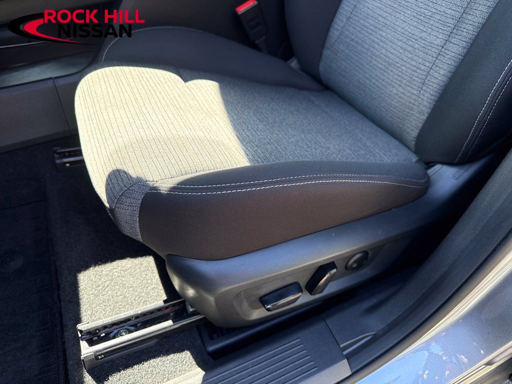 Used 2023 Nissan Rogue SV FWD image 16