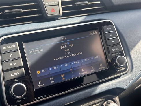 Used 2025 Nissan Versa SV FWD image 19