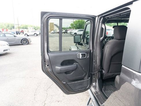 Certified 2023 Jeep Gladiator Sport AWD/4WD image 11