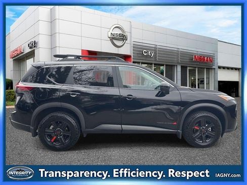 Certified 2025 Nissan Rogue SV image 5