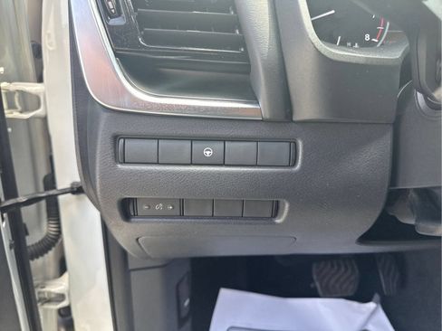 Certified 2023 Nissan Rogue SV FWD image 18