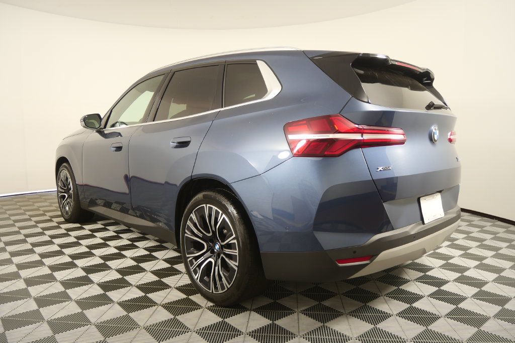 Used 2025 BMW X3 xDrive30i AWD/4WD image 6