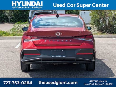 Used 2024 Hyundai Elantra SE FWD image 4