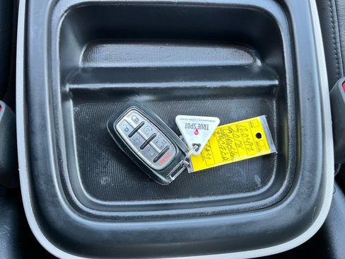 Used 2018 Chrysler Pacifica Touring-L image 28