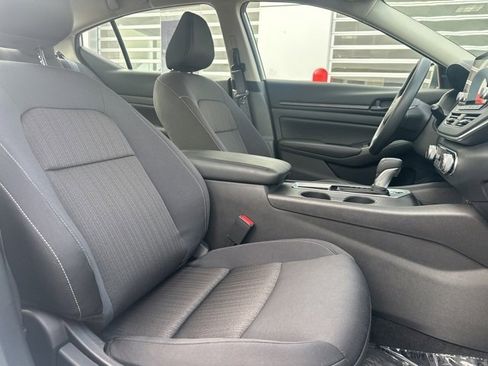 Used 2025 Nissan Altima 2.5 S image 12