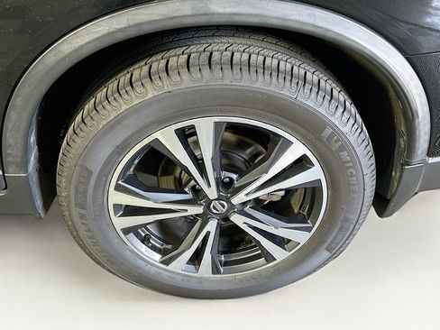 Used 2019 Nissan Rogue SV w/ Premium Package image 11