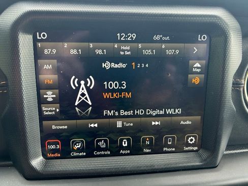 Used 2021 Jeep Wrangler Unlimited Sahara AWD/4WD image 26