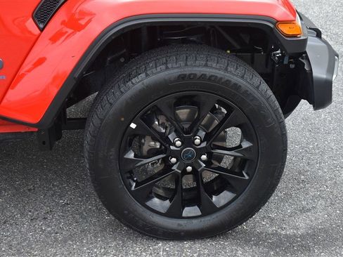 Used 2025 Jeep Wrangler Unlimited Sahara w/ Safety Group AWD/4WD image 3