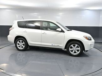 Used 2012 Toyota RAV4 EV video 3