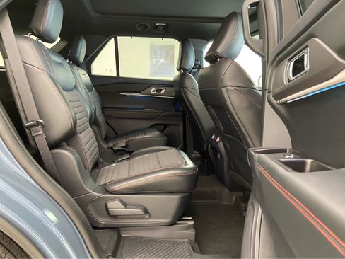 Used 2025 Ford Explorer ST-Line w/ Premium Package AWD/4WD image 18