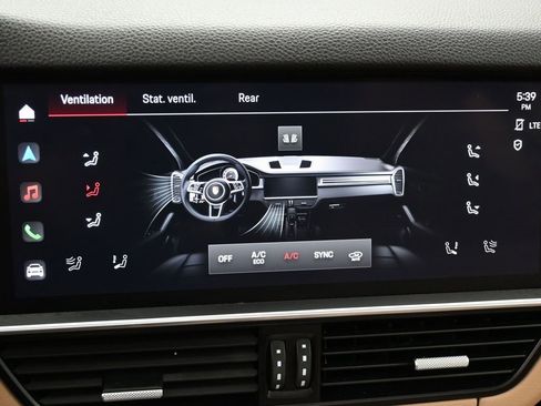 Used 2023 Porsche Cayenne Platinum Edition image 28