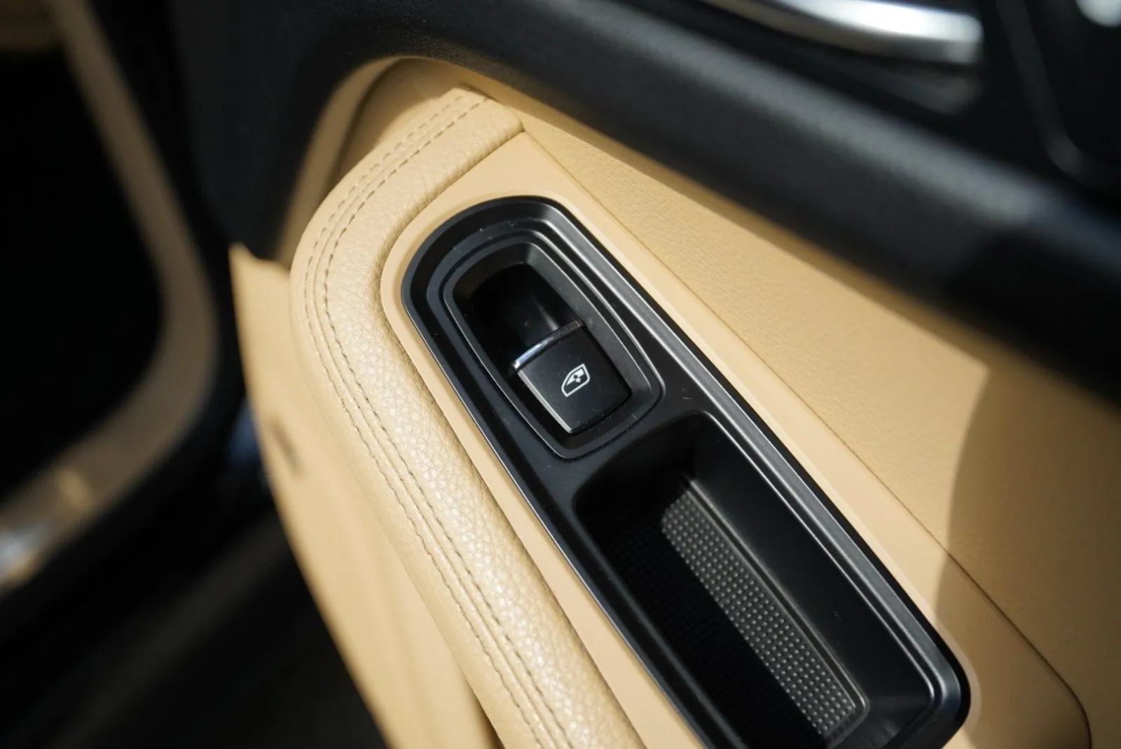 Used 2017 Porsche Macan S AWD/4WD image 40