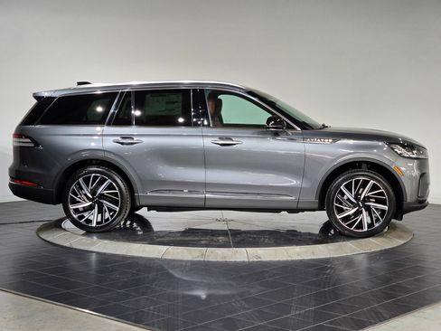 New 2025 Lincoln Aviator Reserve w/ Equipment Group 201A AWD/4WD image 9