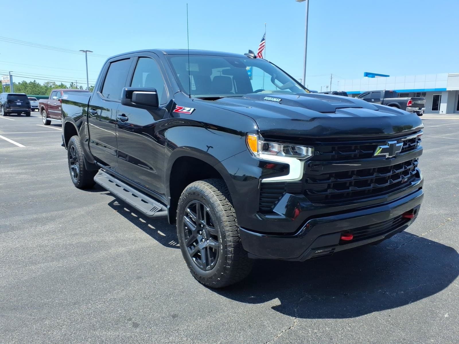 Used 2025 Chevrolet Silverado 1500 LT Trail Boss w/ Convenience Package II AWD/4WD image 3