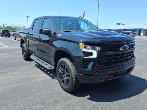 Used 2025 Chevrolet Silverado 1500 LT Trail Boss w/ Convenience Package II AWD/4WD image 3